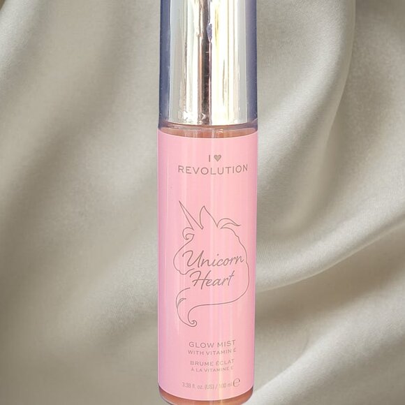 New Revolution Beauty Limited Edition Unicorn heart glow mist - Picture 2 of 9